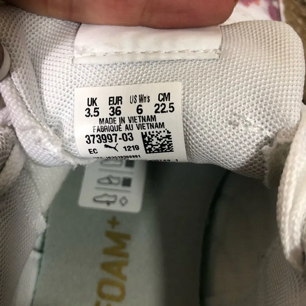 Puma Soft Foam Sneakers Women’s Size 6